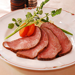 ローストビーフと煮込みハンバーグ